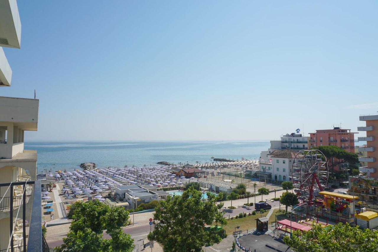 Hotel Bristol Misano Adriatico Extérieur photo