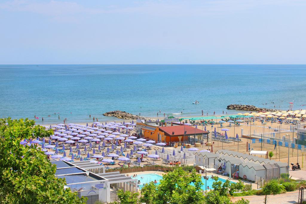 Hotel Bristol Misano Adriatico Extérieur photo