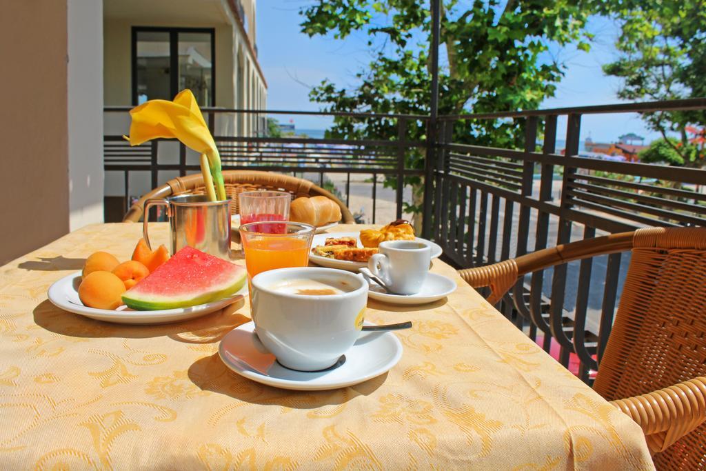 Hotel Bristol Misano Adriatico Extérieur photo